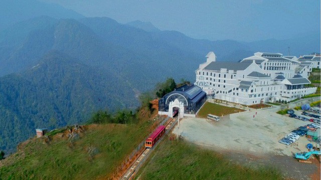 Tuyến tàu hỏa leo núi dài nhất Việt Nam đã chính thức hoạt động